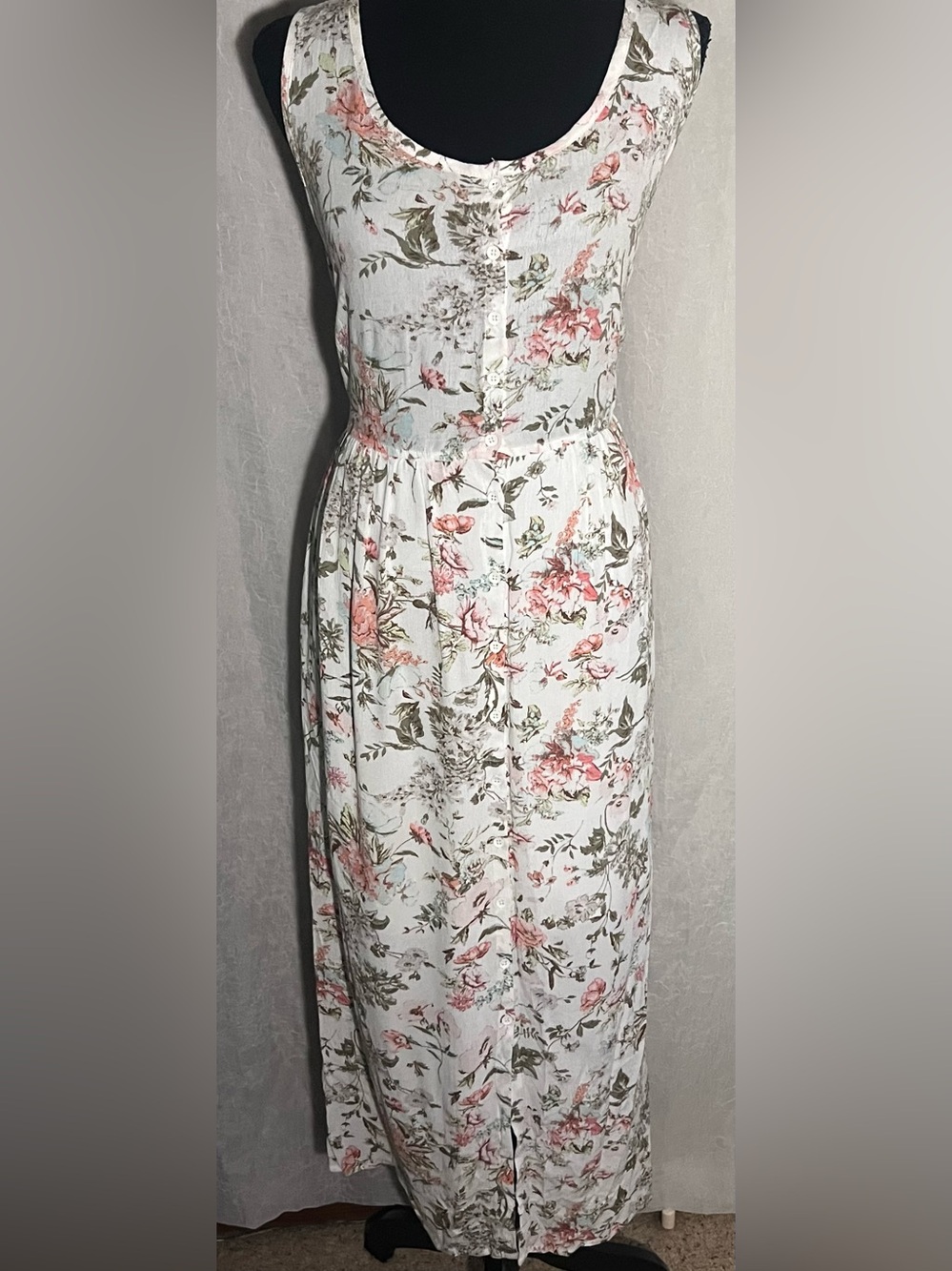 Frye White Floral Scoop-Neck button down maxi dress
